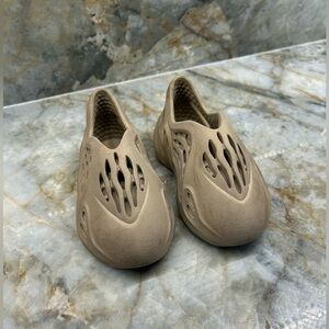 Nude Yeezy foams for kids